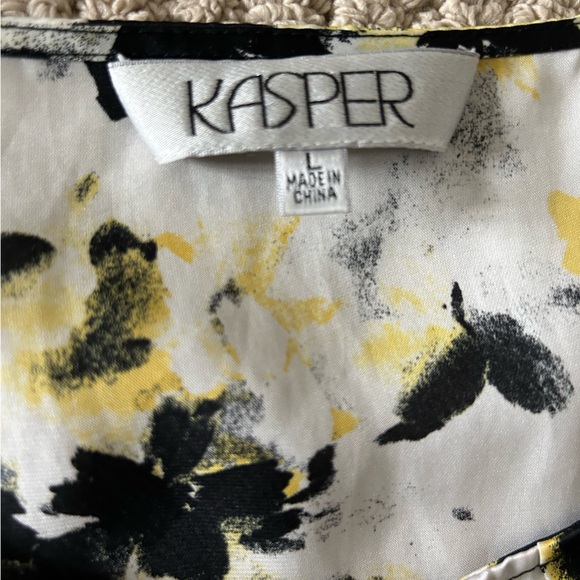 Available- Kasper Floral Lightweight Sleeveless Blouse - Picture 7 of 7